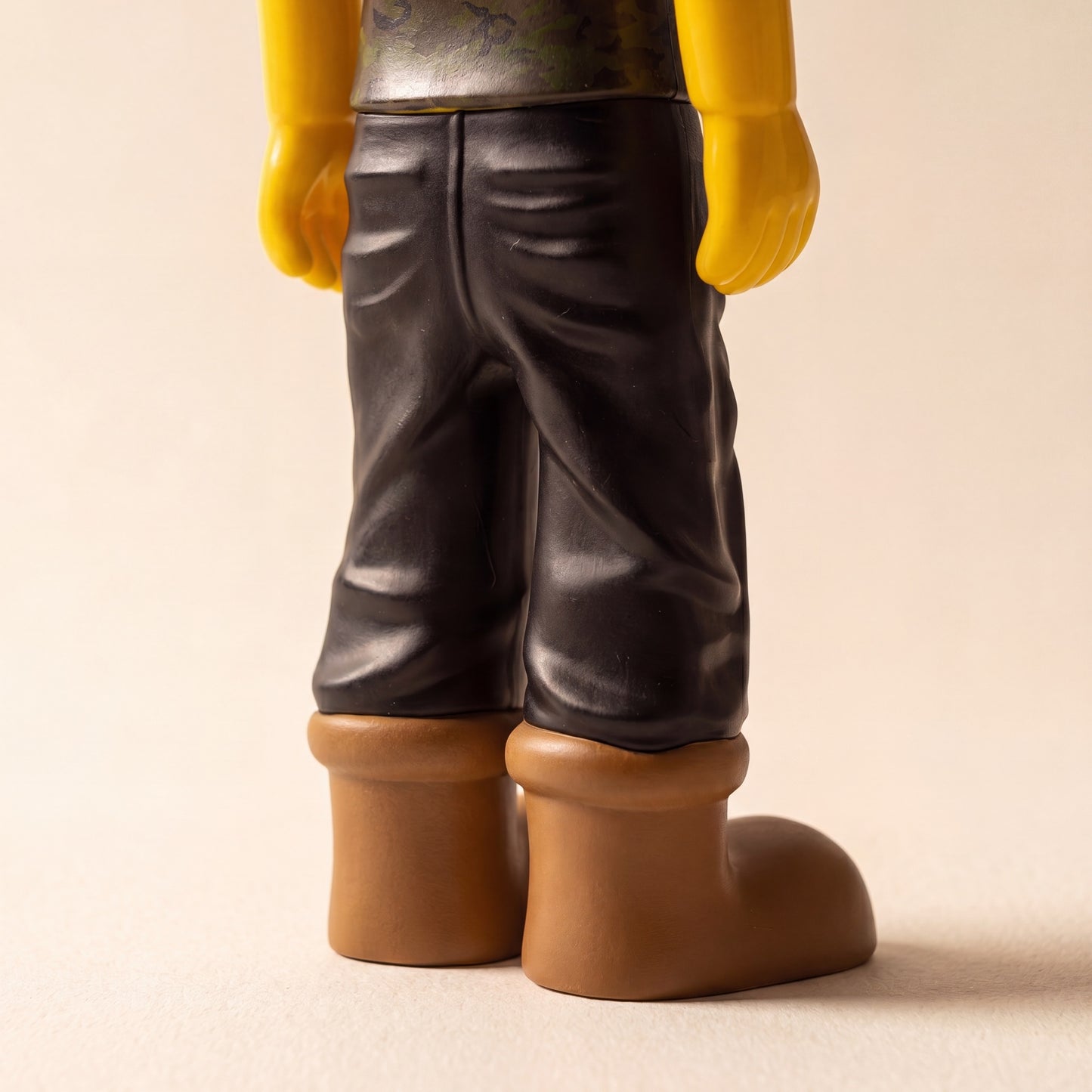ST4RBOY FIGURE 001 — boots, back